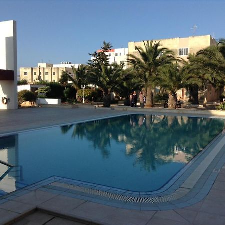 Seafront Apartment With Pool St. Paul's Bay Exterior foto