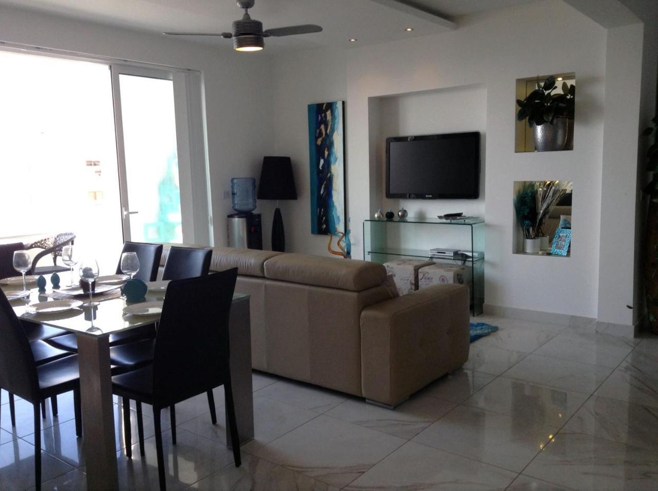 Seafront Apartment With Pool St. Paul's Bay Exterior foto