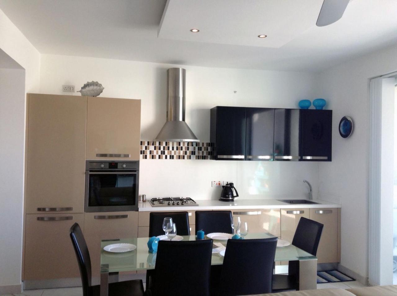 Seafront Apartment With Pool St. Paul's Bay Exterior foto