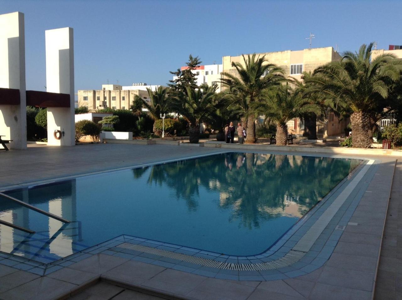 Seafront Apartment With Pool St. Paul's Bay Exterior foto