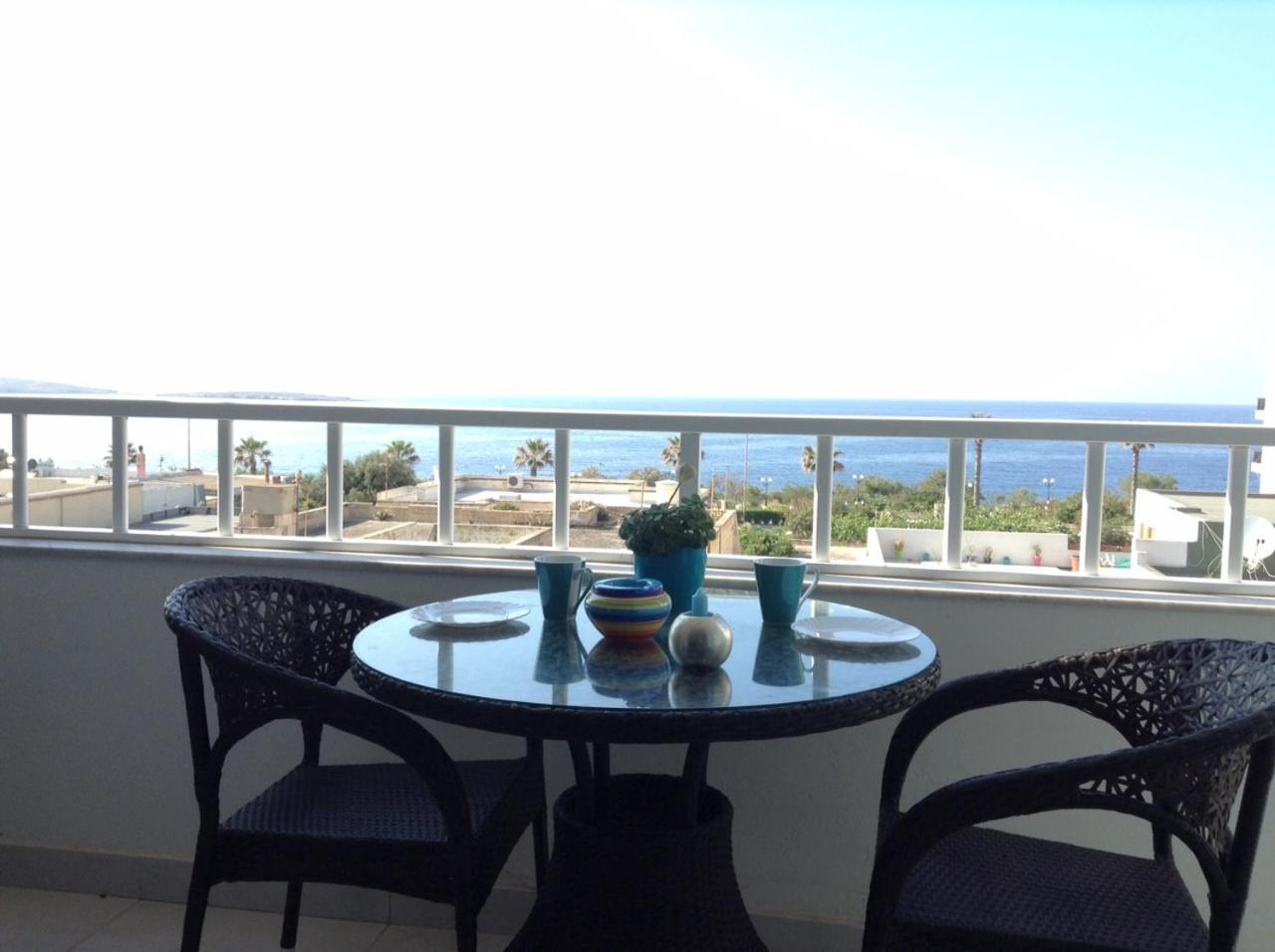 Seafront Apartment With Pool St. Paul's Bay Exterior foto