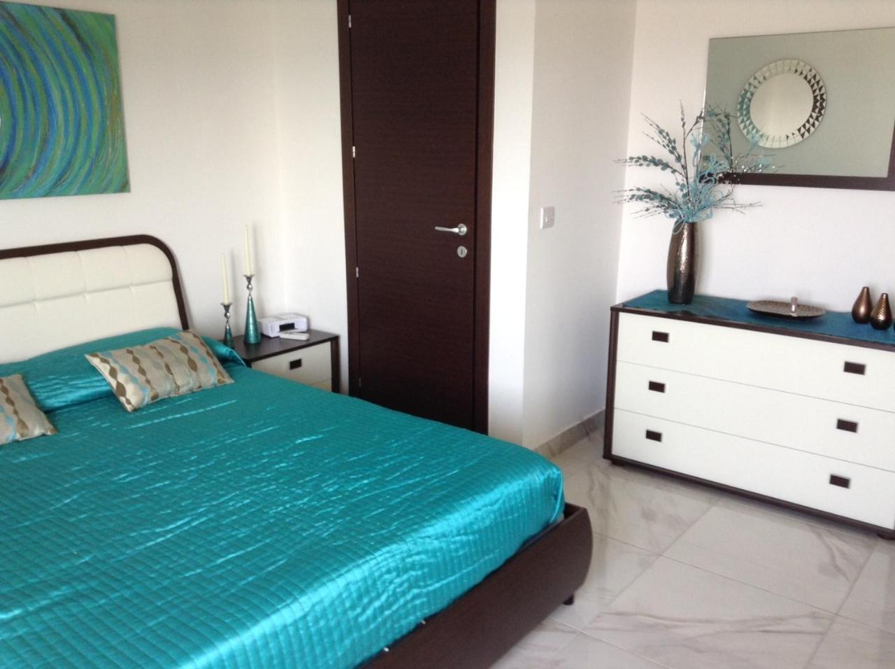Seafront Apartment With Pool St. Paul's Bay Exterior foto