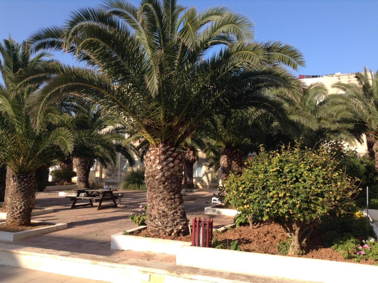 Seafront Apartment With Pool St. Paul's Bay Exterior foto
